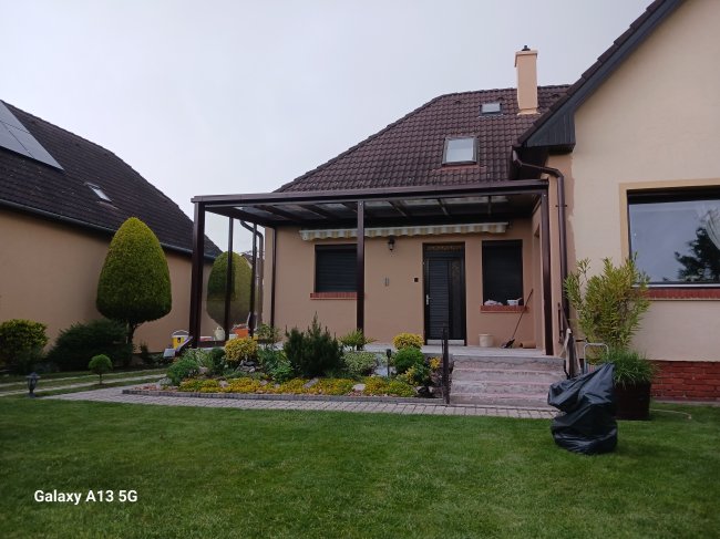 Miért éri meg terasz előtetőt építtetni? – Praktikum, kényelem és stílus a Fensterwerktől